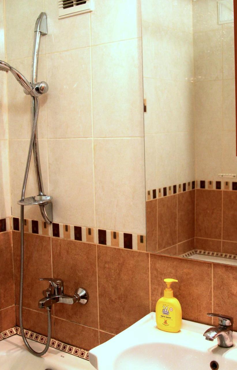 קייב Apartment Near Metro Akademgorodok מראה חיצוני תמונה