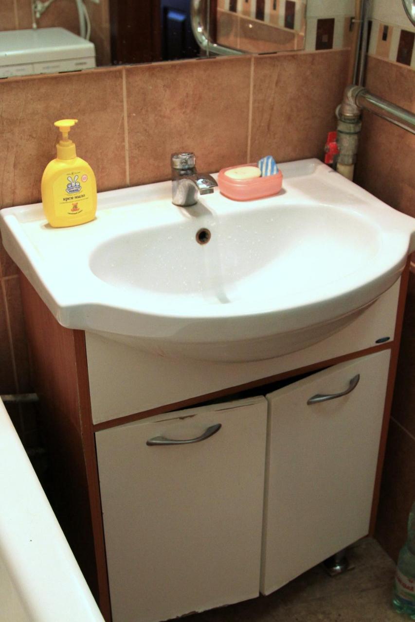 קייב Apartment Near Metro Akademgorodok מראה חיצוני תמונה