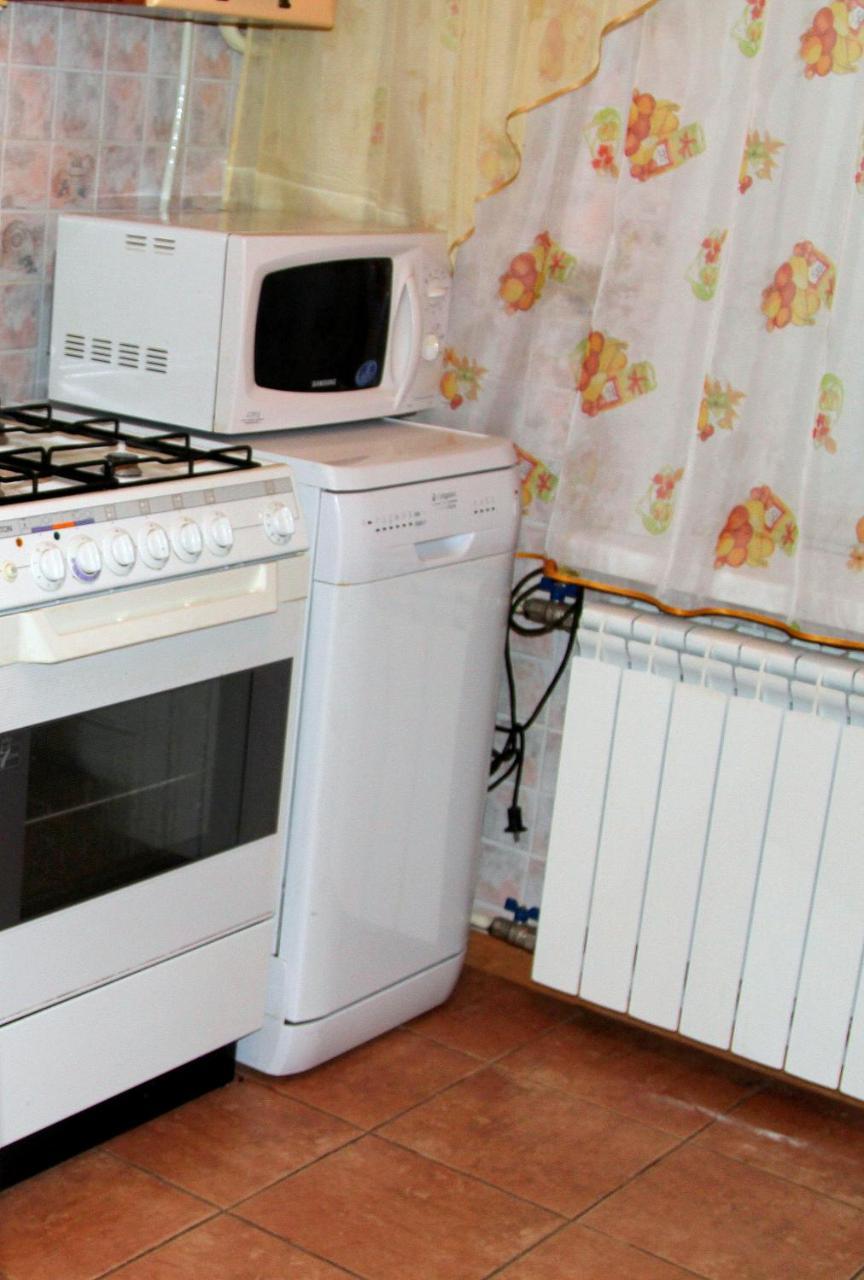 קייב Apartment Near Metro Akademgorodok מראה חיצוני תמונה